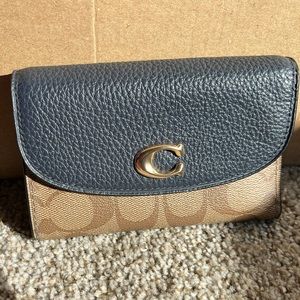Authentic Coach Canvas/Pebble Leather Wallet.